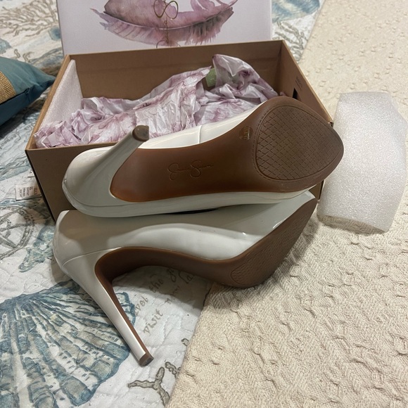 JESSICA SIMPSON white heels - Picture 3 of 4